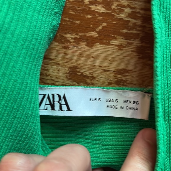 Zara elastic bright green crop bra - Picture 2 of 2